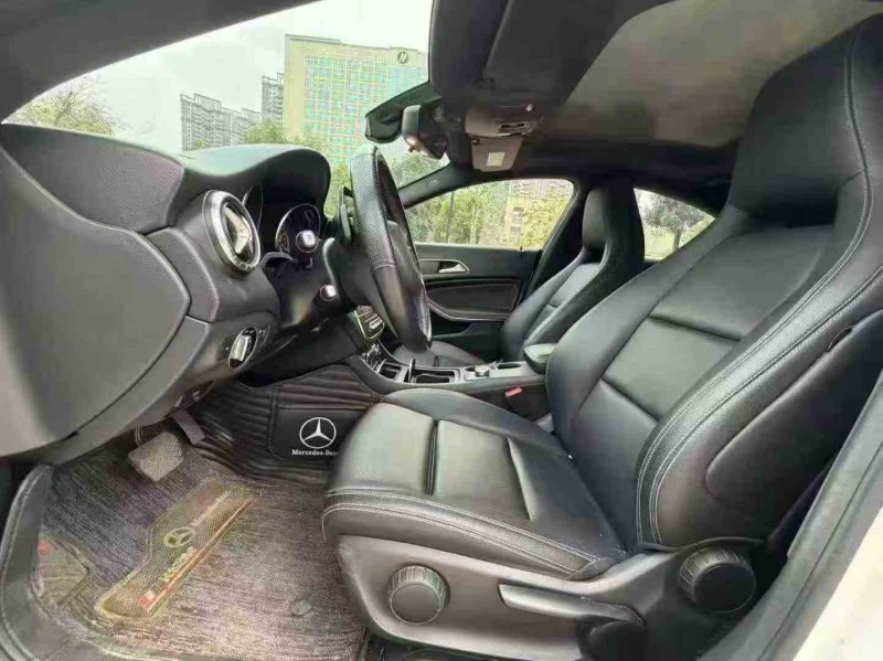 湛江19年奔驰CLA5