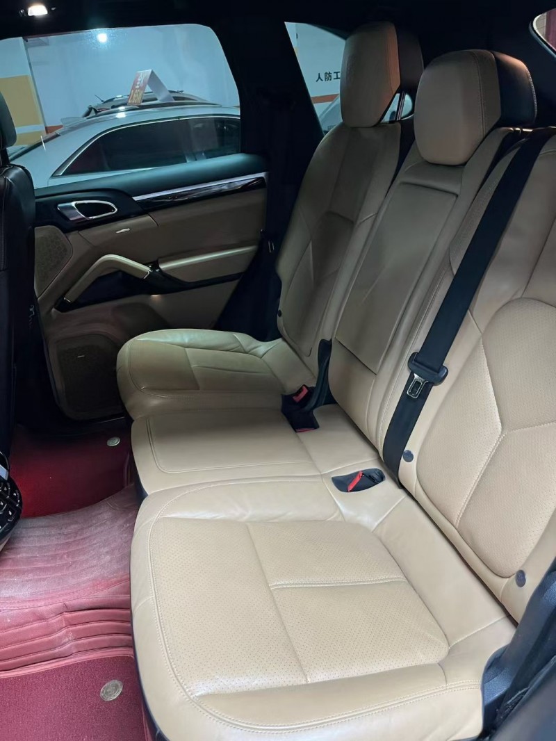 恩施14年保时捷卡宴3