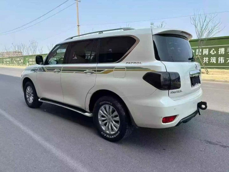 东营18年日产途乐8