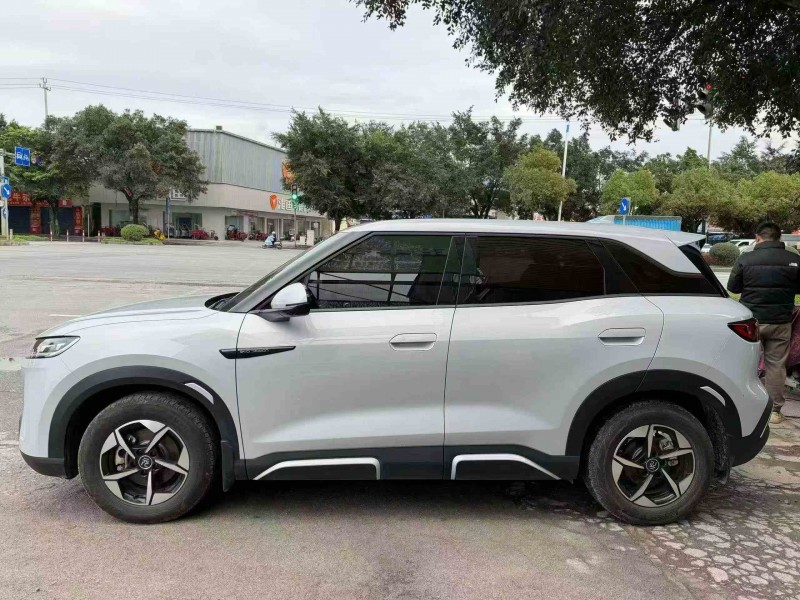 北海24年比亚迪元8