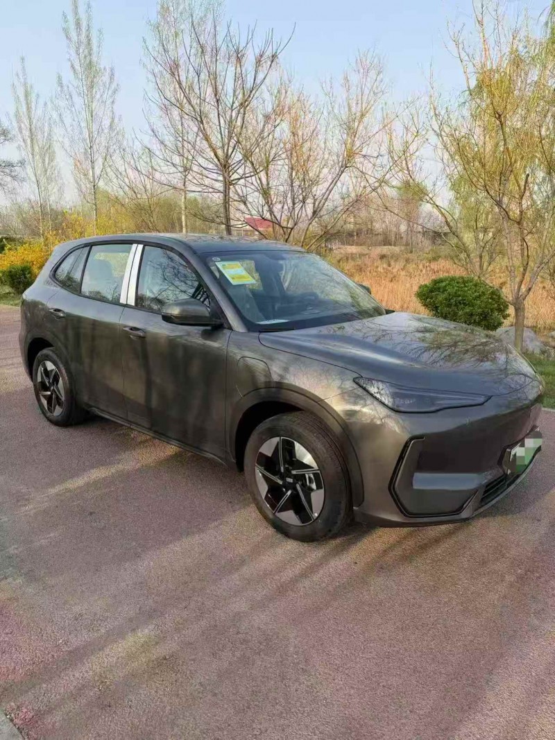 青岛25年吉利银河2