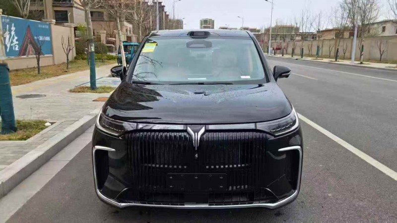 承德26年岚图汽车梦想家1