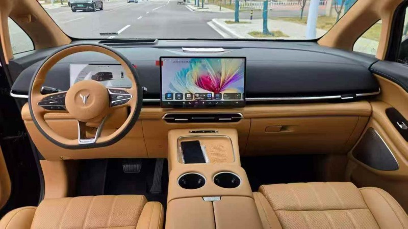 承德26年岚图汽车梦想家6