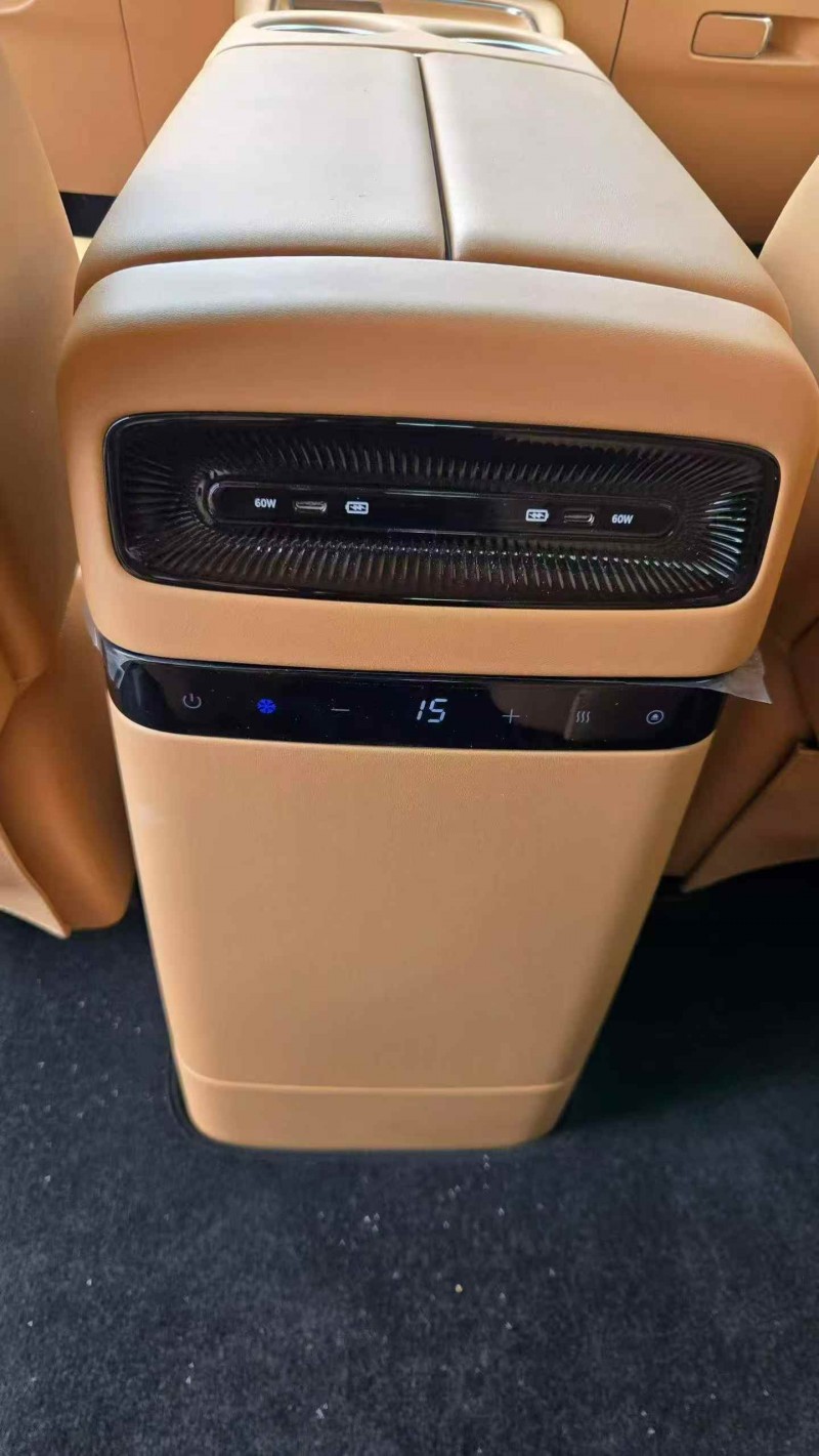 承德26年岚图汽车梦想家7