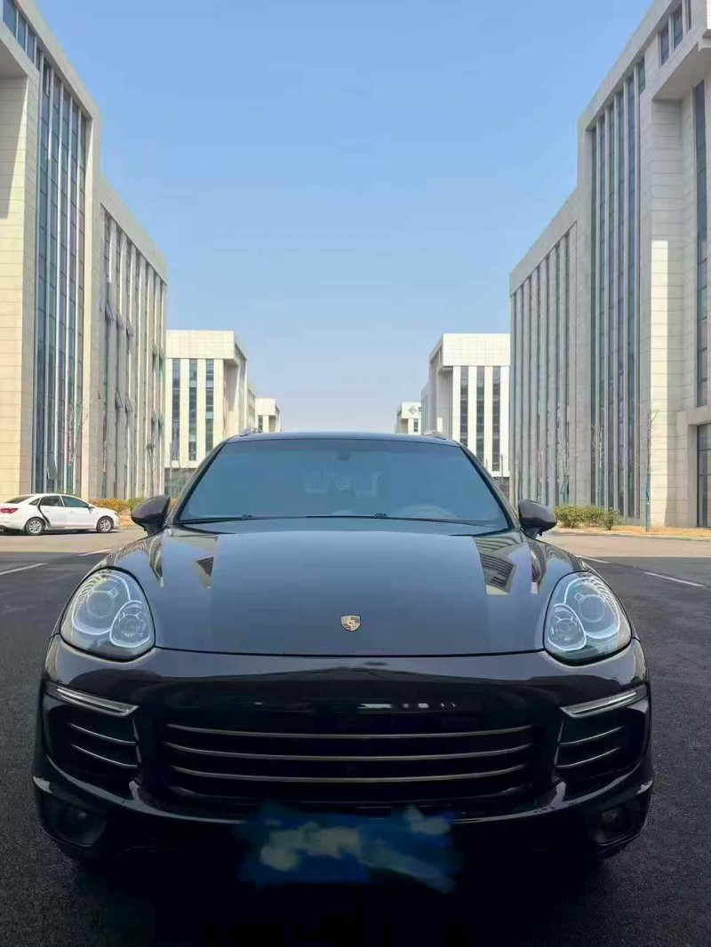 济宁15年保时捷卡宴1