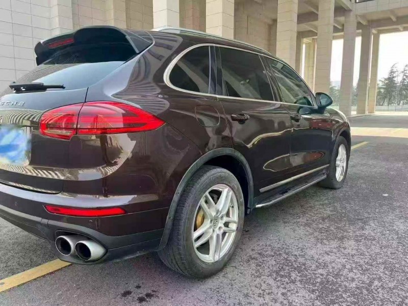 济宁15年保时捷卡宴8