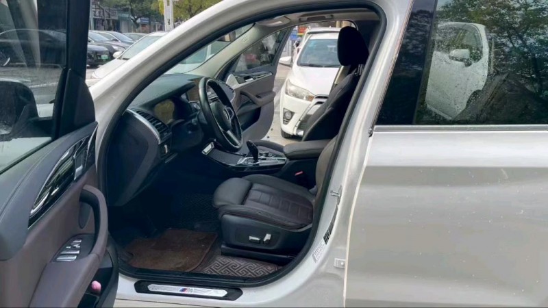 常州21年宝马X34