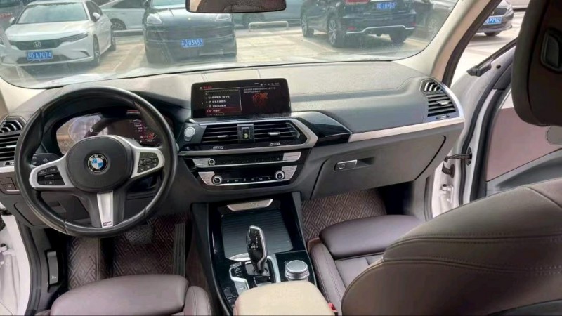 常州21年宝马X36