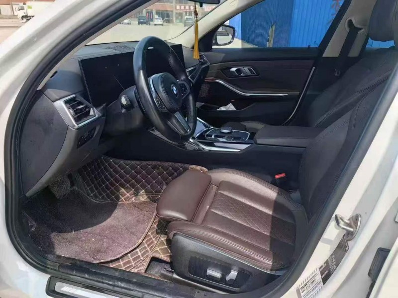 济宁23年宝马3系4