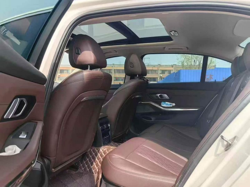 济宁23年宝马3系6