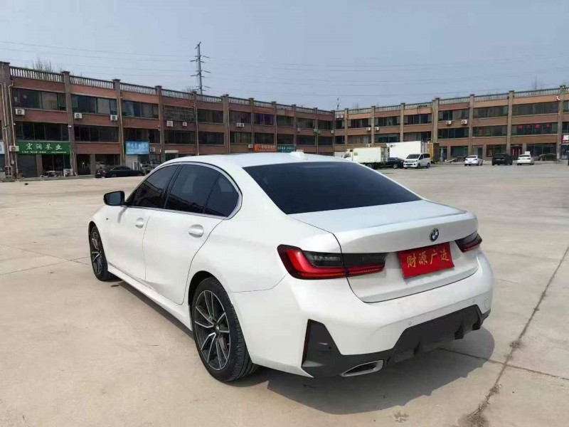 济宁23年宝马3系8