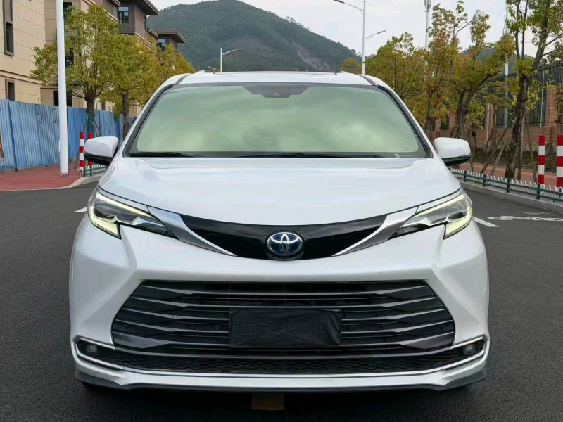 厦门22年丰田塞纳1