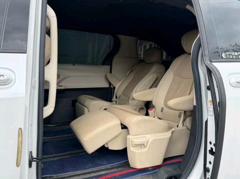 厦门22年丰田塞纳6