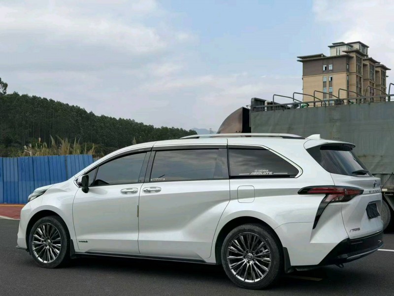 厦门22年丰田塞纳8