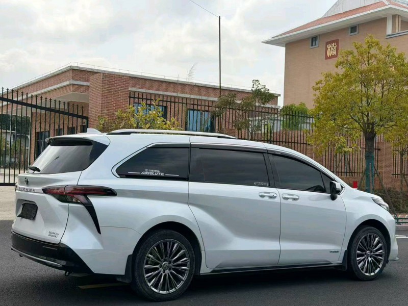 厦门22年丰田塞纳9