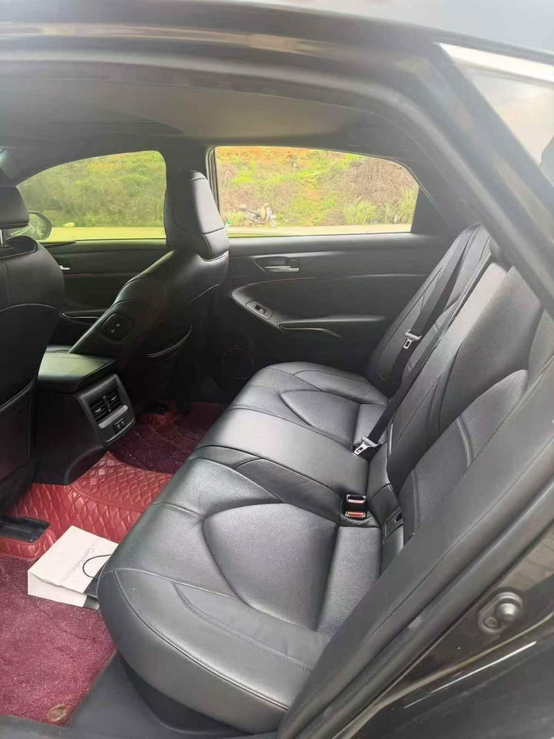 吉安21年丰田亚洲龙5