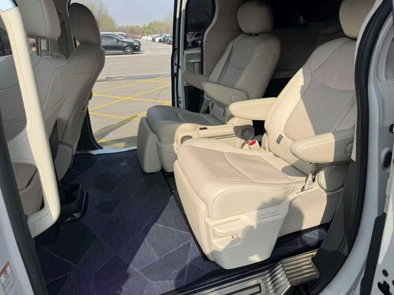 淮安25年丰田塞纳6