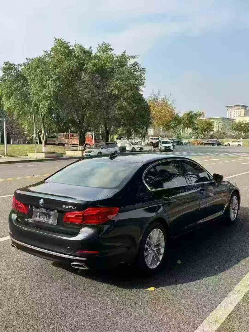 重庆20年宝马5系7