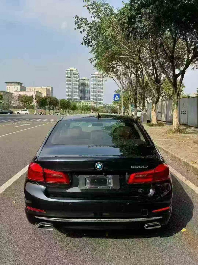 重庆20年宝马5系8