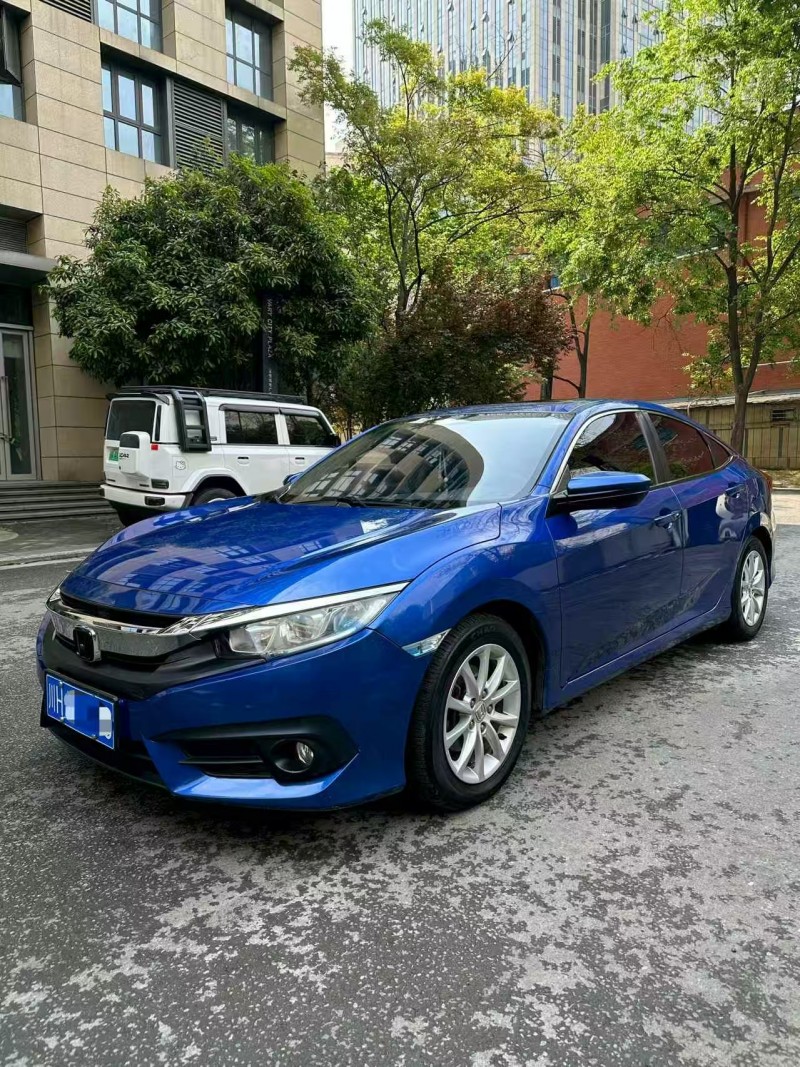 成都18年本田思域2