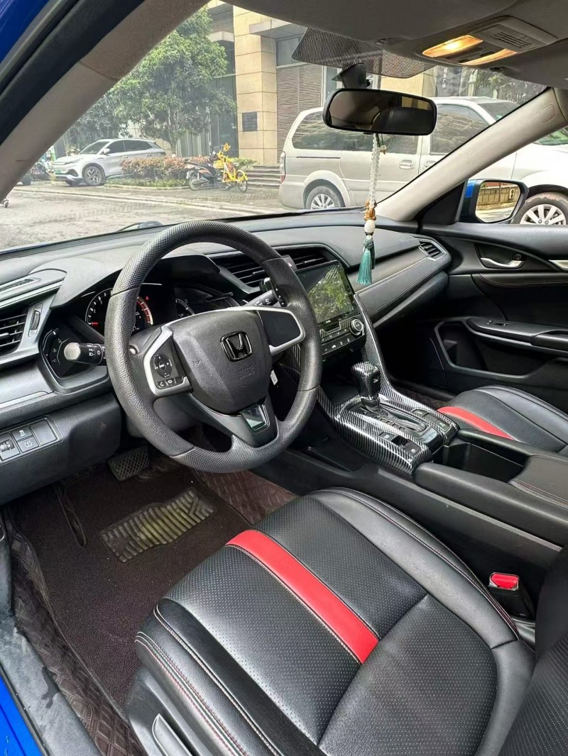 成都18年本田思域4