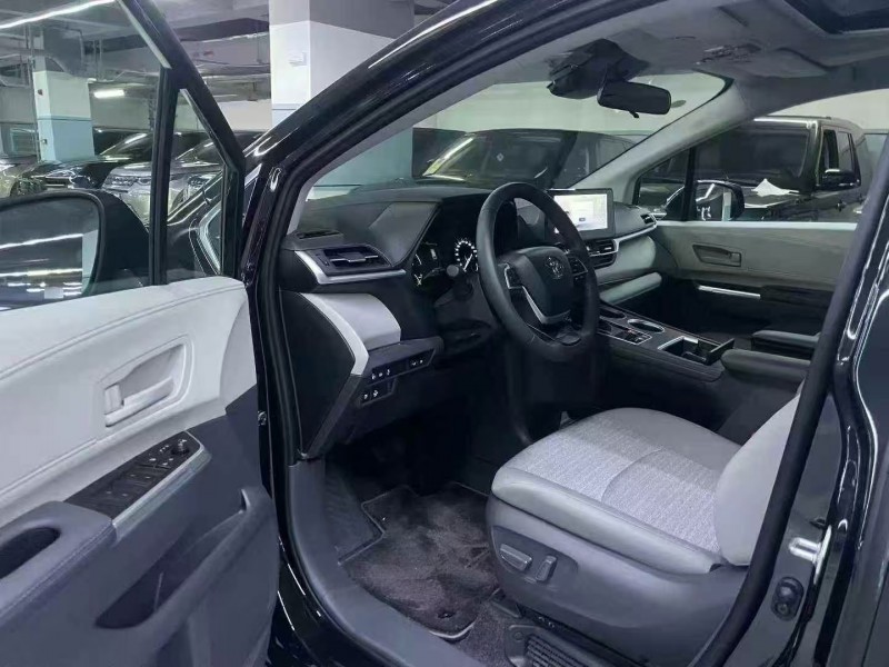 深圳25年丰田塞纳4