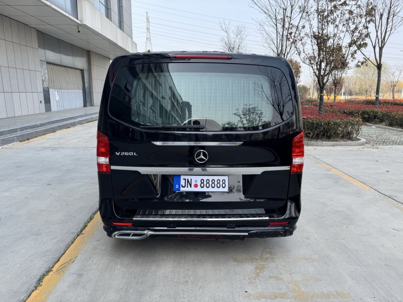 济宁20年奔驰威霆5