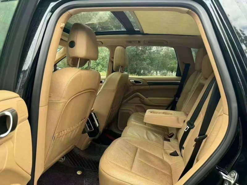 济宁14年保时捷卡宴6