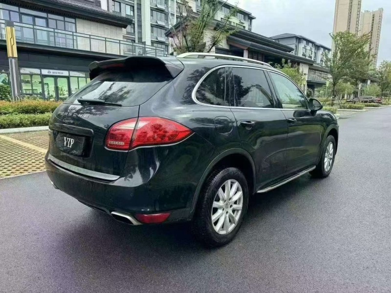 济宁14年保时捷卡宴8