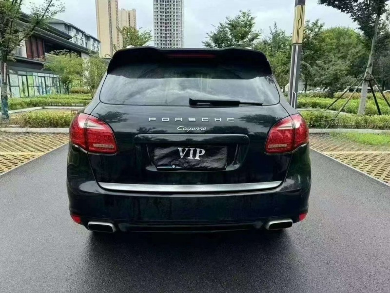 济宁14年保时捷卡宴9