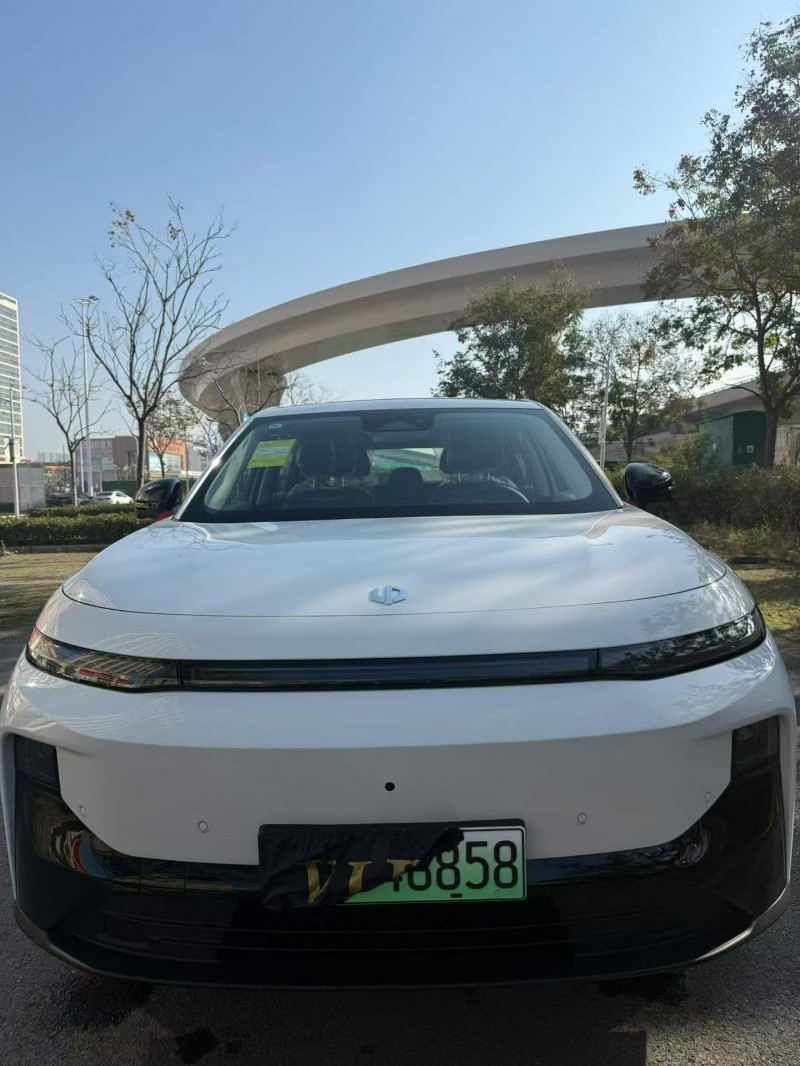 襄阳25年零跑汽车B101