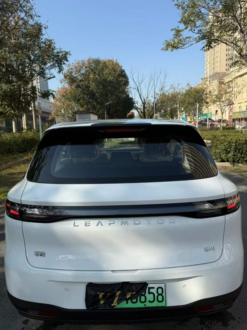 襄阳25年零跑汽车B105