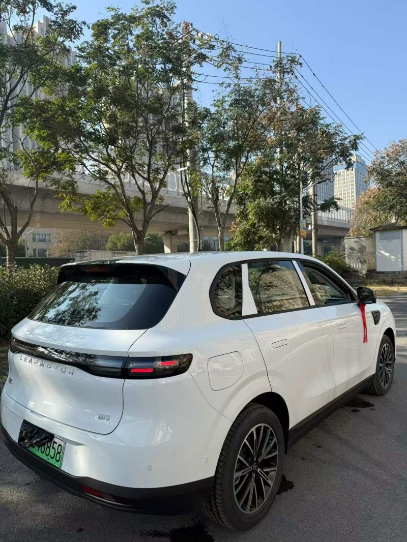 襄阳25年零跑汽车B106