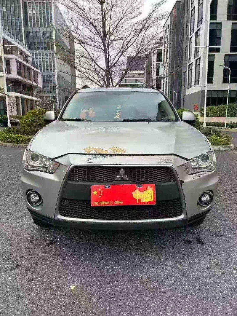 广州12年三菱欧蓝德1