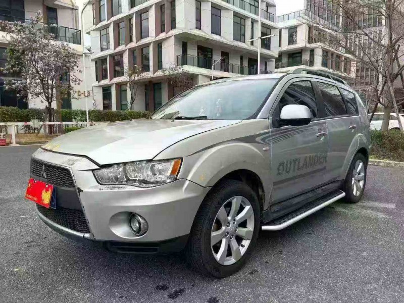 广州12年三菱欧蓝德2