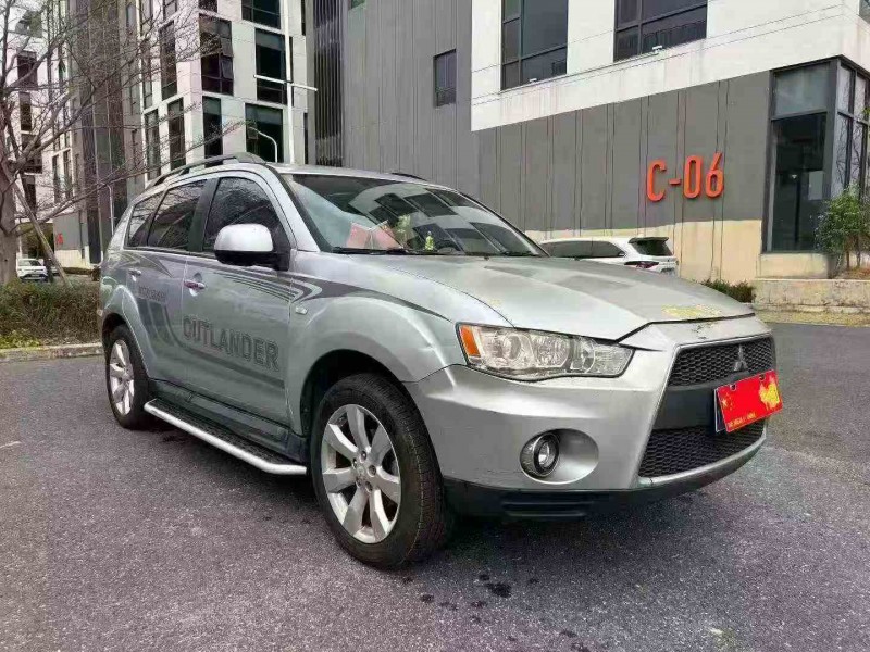 广州12年三菱欧蓝德3