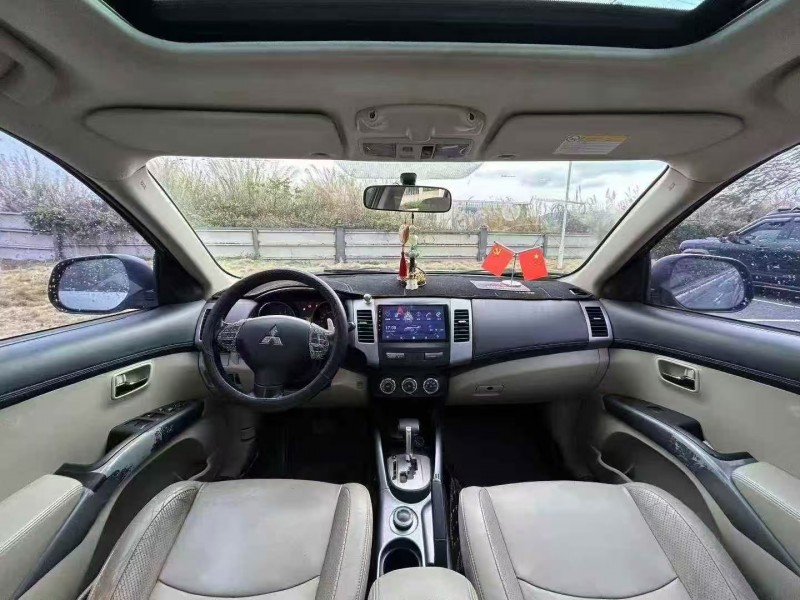 广州12年三菱欧蓝德4