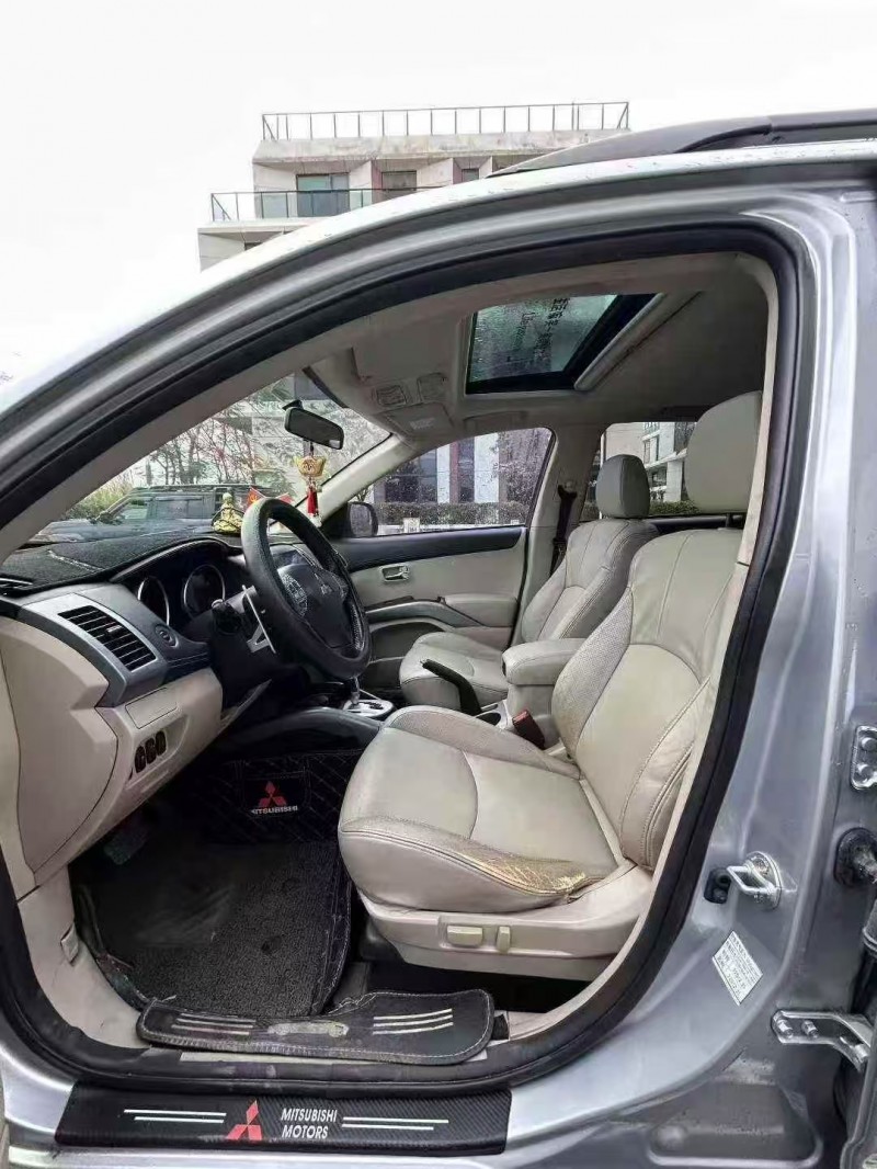 广州12年三菱欧蓝德5