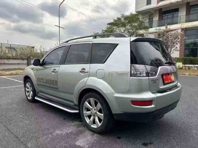 广州12年三菱欧蓝德7