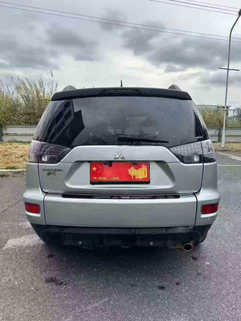 广州12年三菱欧蓝德8