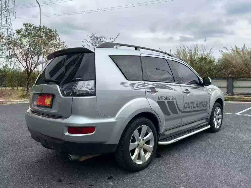 广州12年三菱欧蓝德9