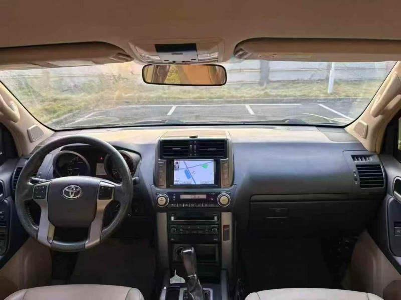 广州12年丰田普拉多9