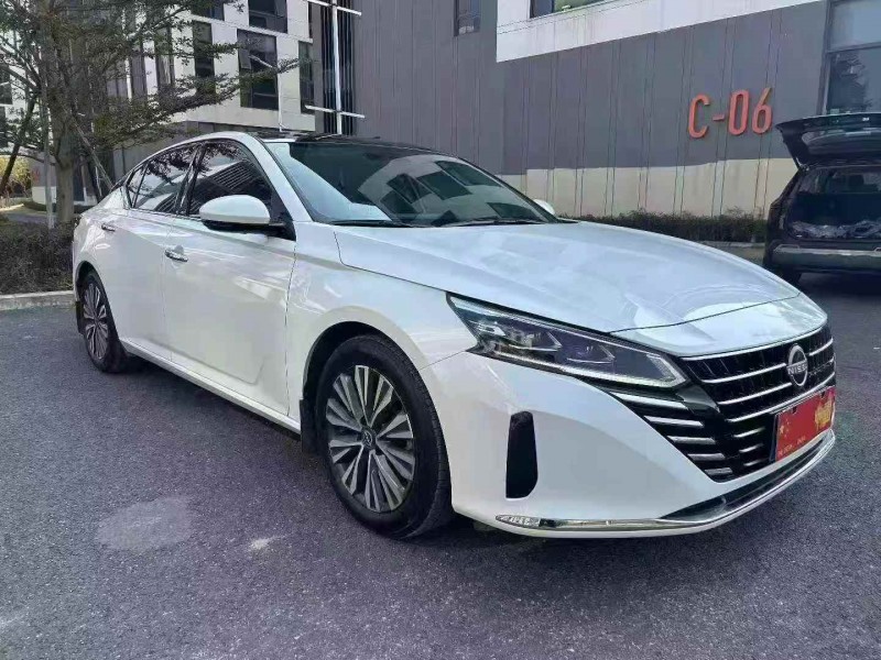 广州25年日产天籁3