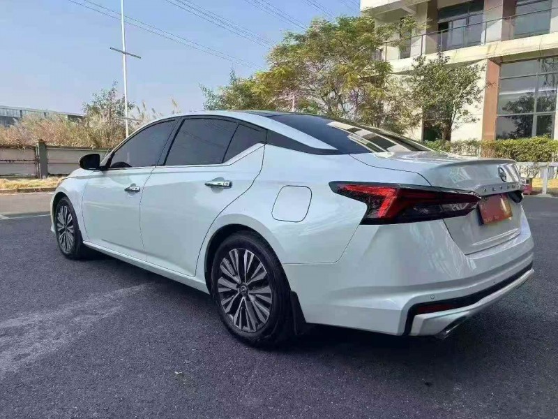 广州25年日产天籁7