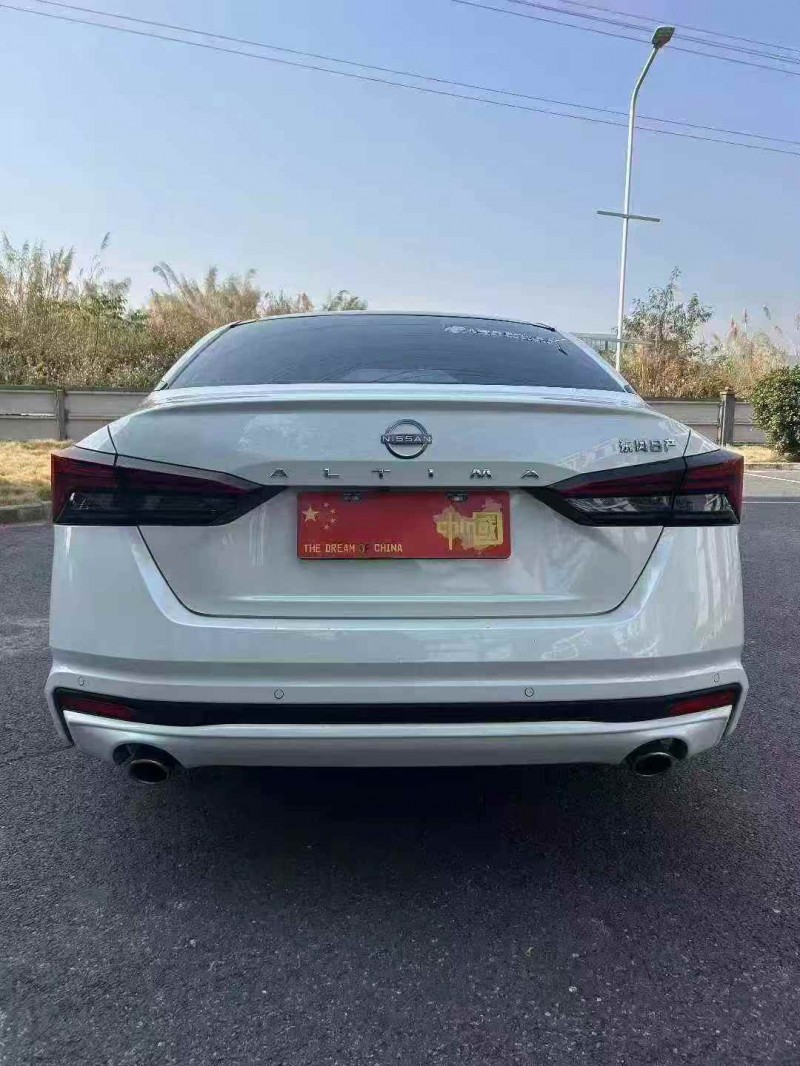 广州25年日产天籁8