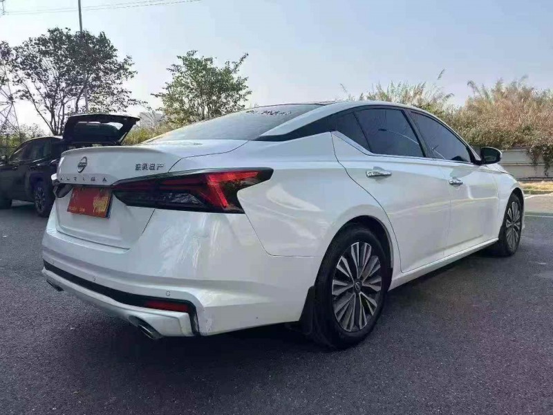 广州25年日产天籁9