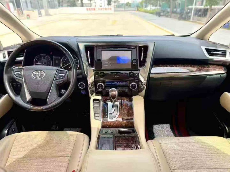 南平19年丰田埃尔法5