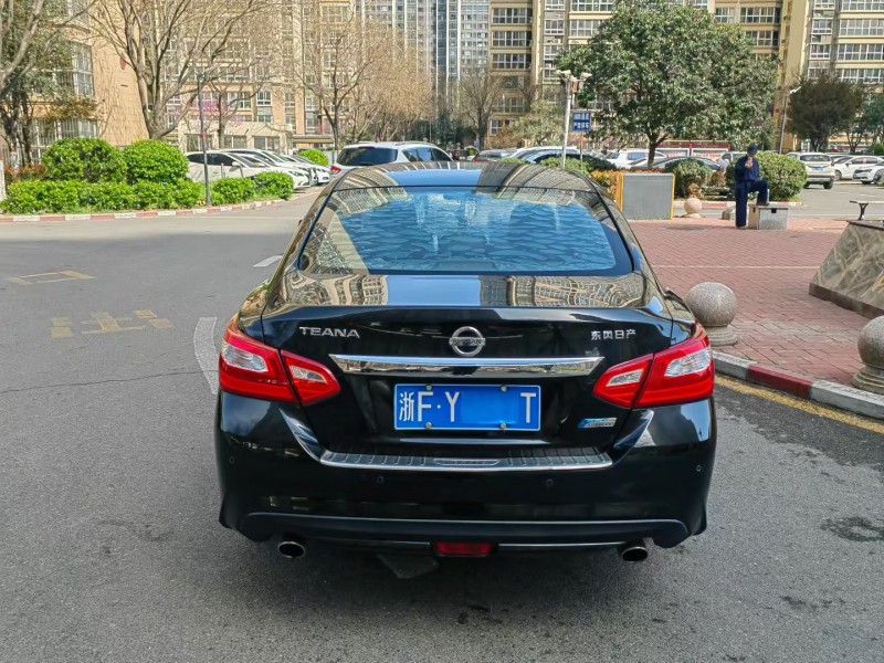 安阳18年日产天籁3