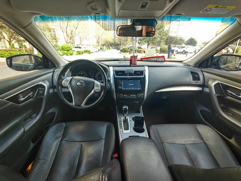 安阳18年日产天籁8