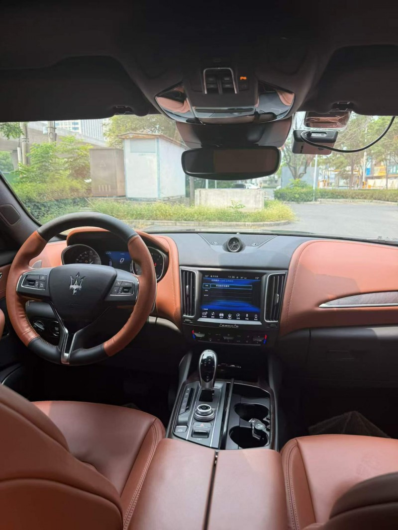 襄阳19年玛莎拉蒂Levante4